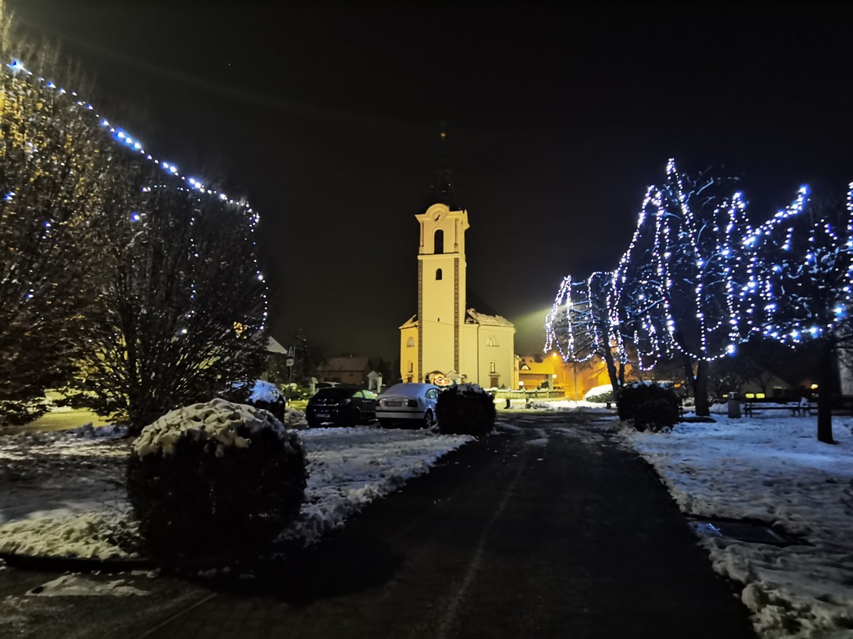 Po občini so zasijale praznične lučke