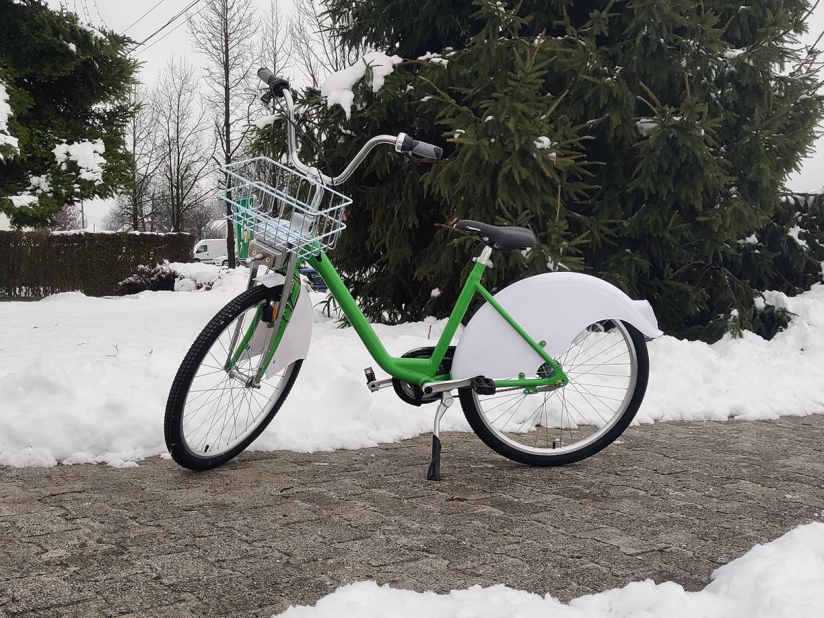 Z električnim kolesom po podeželju
