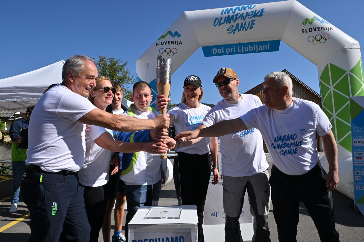 V spremstvu plamenice tekla tudi olimpijka Petra Majdič 